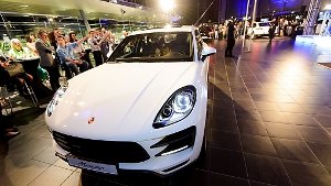 Der Name Macan stammt aus dem Indonesischen und heißt übersetzt Tiger. Der kleine Bruder des Porsche Cayenne wurde am Donnerstagabend im Porsche Zentrum Stuttgart feierlich enthüllt. Foto: www.7aktuell.de | Oskar Eyb
