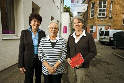 Ellen Lincke,  Traude Stabenow und Gudrun Erlewein (v.l.) sind im Vorstand des Vereins der Stuttgarter Frauen Foto: Michael Steinert