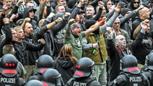 Die gewaltbereite rechte Szene ist bestens vernetzt, wie im vergangenen Jahr in Chemnitz deutlich geworden ist. Foto: dpa/Jan Woitas