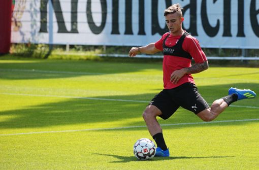 Voller Muskeln und voller Eifer: Neuzugang Pablo Maffeo gibt im VfB-Training mächtig Gas. Foto: Baumann
