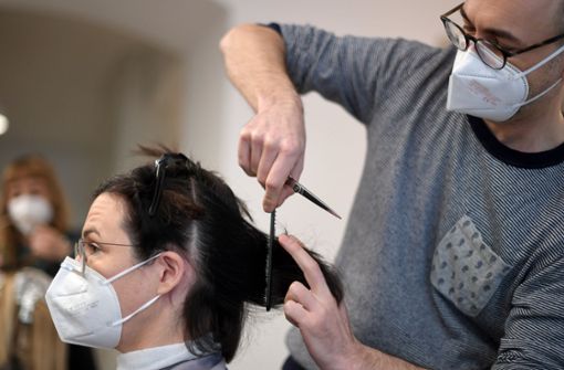 Ab dem 1. März dürfen Friseure in Deutschland wieder öffnen. Foto: dpa/Roland Schlager