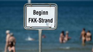 Führen die idealen Körper im Internet zu Konkurrenzdruck am FKK-Strand? Foto: dpa/Carsten Rehder