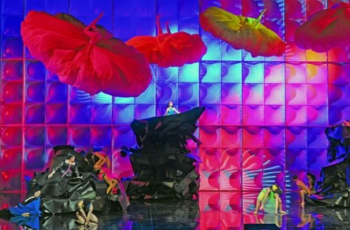 Wagners „Tannhäuser“ im Farbenrausch: Die Lichtinstallationen der Künstlerin Rosalie dominieren die Inszenierung am Badischen Staatstheater Karlsruhe. Foto: dpa