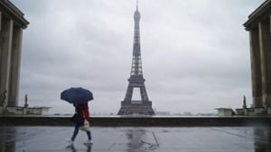 Paris bleibt weiter ein Brennpunkt der Corona-Krise. Foto: dpa/Thibault Camus
