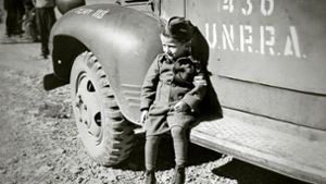 Er hat überlebt: ein kleiner Junge 1945 in der Obhut der Alliierten. Foto: Kuiv Productions