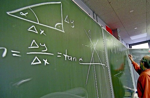 Mathelehrer sind an den Gymnasien Mangelware. Auch in Stuttgart gibt es massive Engpässe. Foto: dpa