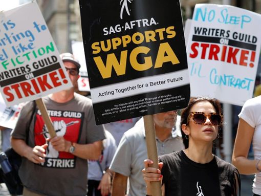 Streikende Mitglieder der SAG-AFTRA und der WGA in New York. Foto: imago images/UPI Photo