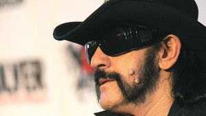 Der Motörhead-Frontmann Lemmy Kilmister ist am Montag im Alter von 70 Jahren in Los Angeles gestorben. Kollegen und Fans trauern um die Rocklegende. Foto: AP