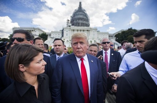 Donald Trump vor dem Capitol in Washington Foto: dpa