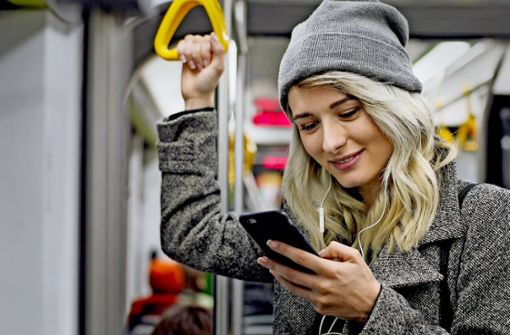 Die Qualität von Handy-Gesprächen im Zug soll mit der patentierten Siemens-Erfindung deutlich besser  werden. Foto: Vaksmanv/Adobe Stock