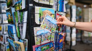 Postkarten – ein Auslaufmodell? Stuttgarter Händler sehen das ganz anders. Foto: Lichtgut/Christoph Schmidt