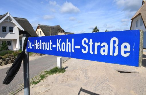 In Loddin in Mecklenburg-Vorpommern ist bereits eine Straße nach Helmut Kohl benannt. Auch seine Heimatstadt Ludwigshafen will den verstorbenen Bundeskanzler ehren. Foto: dpa-Zentralbild