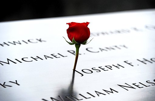 Erinnerung: eine Rose für ein Terroropfer an der Gedenkstätte für die Anschläge des 11. September 2001 in New York. Foto: DPA