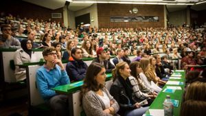 Studierende in Hohenheim: Sie und ihre Kommilitonen sollen künftig  punktgenauer unterstützt werden. Foto: Lichtgut/Achim Zweygarth