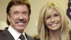 Karriereende aus Liebe: Chuck Norris mit Ehefrau Gena. Foto: AP