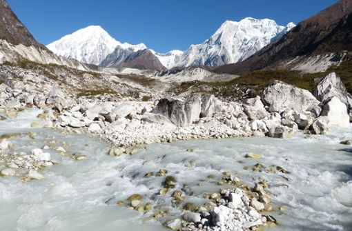 Die Gletscher im Himalaya – hier ein Blick auf den 8163 Meter hohen Manaslu, dem achthöchsten Berg der Welt in Nepal – schmelzen immer schneller. Foto: Florian Sanktjohanser/dpa-tmn
