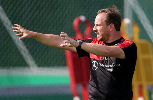 Alexander Zorniger, hier noch beim VfB Stuttgart tätig, schlägt bei seinem neuen Arbeitgeber Bröndby IF viel Liebe entgegen.  Foto: Pressefoto Baumann