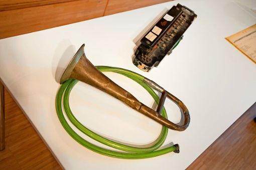 Im Künstlerischen Nachlass von Wolfgang Dauner findet sich unter anderem auch eine Schlauchtrompete (links). Foto: Lichtgut/Leif Piechowski/Leif Piechowski