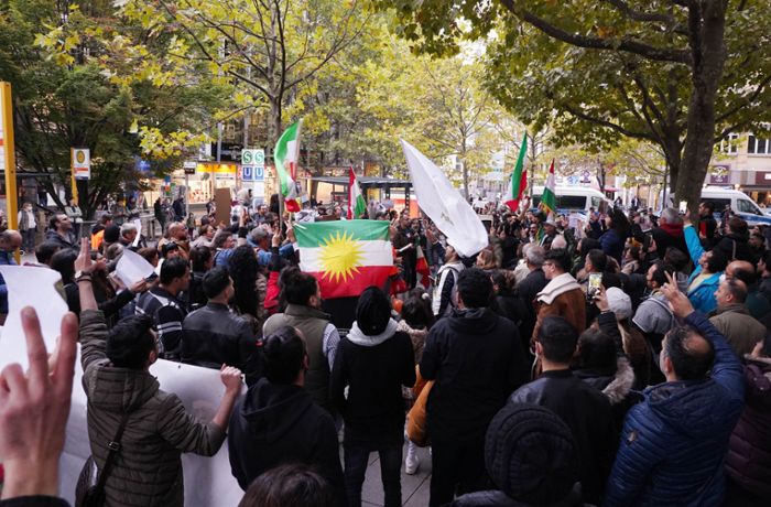 Iran-Demo in Stuttgart: Für Frauen, Leben und Freiheit