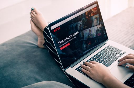 Neben mehreren neuen Inhalten verliert Netflix auch Rechte an Filmen und Serien. Foto: Shutterstock/wutzkohphoto