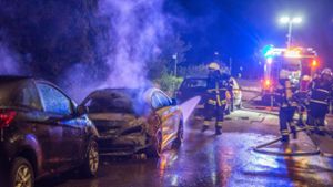 In Weinstadt-Beutelsbach haben in der Nacht drei Autos gebrannt.   Foto: 7aktuell.de/Simon Adomat