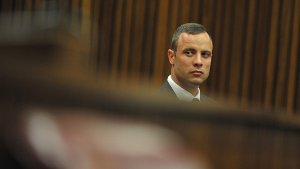 Oscar Pistorius im Gerichtssaal in Pretoria Foto: dpa