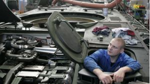 Marder-Produktion in einem Rheinmetall-Werk – braucht es mehr Rüstungsindustrie in Deutschland? Foto: imago/Jochen Eckel