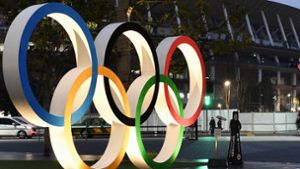 Die Olympischen Ringe vor dem Nationalstadion in Tokio: Licht am Ende des Tunnels? Foto: dpa