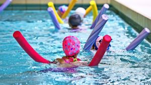 Kindern Schwimmen beizubringen, ist Bildungsauftrag der Grundschulen. Foto: Lg/Willikonsky
