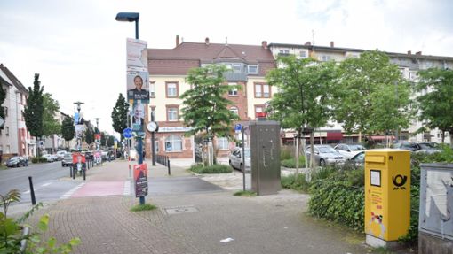Straße mit Wahlplakaten in Mannheim – die Stadt ist nach zwei Messerangriffen mit unterschiedlichem Hintergrund bundesweit im Fokus. Foto: dpa/Rene Priebe