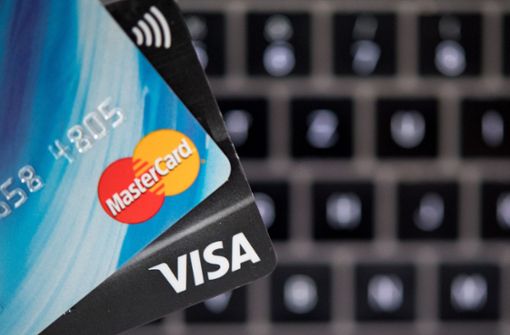 Die deutsche Finanzaufsicht Bafin erlaubt Zahlungen per Kreditkarte im Internet vorübergehend mit den bisherigen einfacheren Sicherheitsbestimmungen. Foto: dpa/Monika Skolimowska