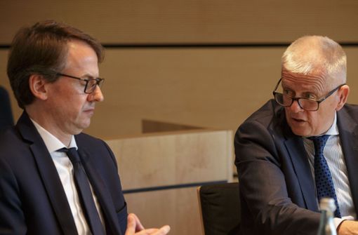 In der Amtszeit von OB Fritz Kuhn (Grüne, re.) und Finanzbürgermeister Michael Föll (CDU) wird Stuttgart schuldenfrei. Foto: Lichtgut/Leif Piechowski