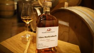Michael und Jürgen Klotz wollen weiter dafür kämpfen, dass der Whisky ihrer Waldhornbrennerei Glen Buchenbach heißen darf. Foto: Gottfried Stoppel