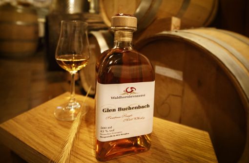 Michael und Jürgen Klotz wollen weiter dafür kämpfen, dass der Whisky ihrer Waldhornbrennerei Glen Buchenbach heißen darf. Foto: Gottfried Stoppel