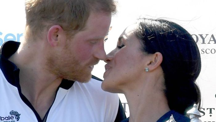 Sie haben es wieder getan: Meghan und Harry küssen sich nach Polo-Sieg