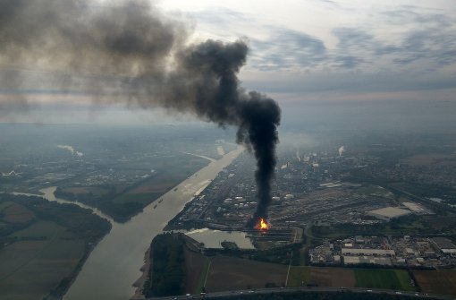 Der Brand bei BASF am Montag – mittlerweile sind die Flammen gelöscht. Foto: dpa