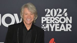 Jon Bon Jovi posiert bei seiner Ehrung als Musicares Person des Jahres. Am 7. Juni erscheint das neue Album von Bon Jovi. Foto: Billy Bennight/ZUMA Press Wire/dpa