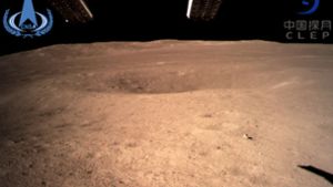 Erstmals in der Geschichte ist eine Raumsonde auf der Rückseite des Mondes gelandet. Chang’e 4 setzte Donnerstag um 3.26 Uhr am Aitken-Krater in der Nähe vom Südpol des Erdtrabanten auf. Foto: dpa/China National Space Administration/Xinhua News Agency