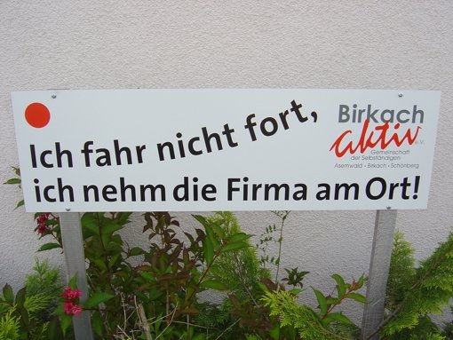 2007 werben die örtlichen Händler mit diesem Slogan. Foto: Katharina Sorg