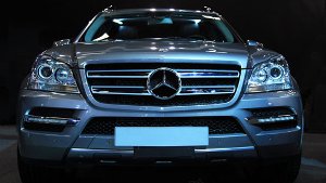 Mit einem solchen Mercedes - nur in Schwarz - machte sich in der Nacht zum Montag ein Einbrecher in Dettingen unter Teck aus dem Staub (Symbolbild). Foto: Shutterstock/Charlesimage