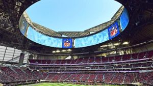 Die riesige 360-Grad-Videoleinwand mit 57 Millionen Leuchtdioden macht das Mercedes-Benz-Stadium in Atlanta zu einer High-Tech-Arena mit Wohlfühlfaktor Foto: AP