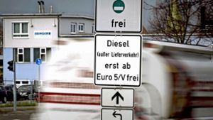 Auf bestimmten Stecken soll es von 2020 an auch für Euro-5-Diesel ein Fahrverbot geben, so plant es die Landesregierung. Foto: Lichtgut/Achim Zweygarth