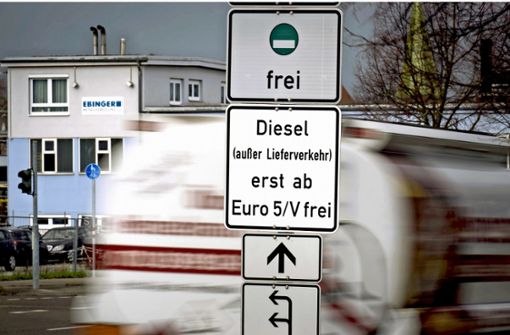 Auf bestimmten Stecken soll es von 2020 an auch für Euro-5-Diesel ein Fahrverbot geben, so plant es die Landesregierung. Foto: Lichtgut/Achim Zweygarth