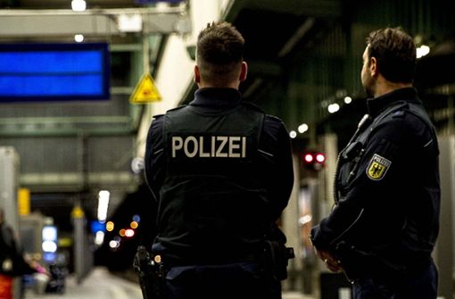 Die Polizei sucht nach einem Vorfall in einem Regionalzug nach Zeugen. Foto: Lichtgut/Leif Piechowski