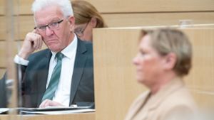 Zwischen den Grünen (mit Winfried Kretschmann) und der CDU (mit Susanne Einsemann) kündigt sich ein Kopf-an-Kopf-Rennen an. Foto: dpa/Sebastian Gollnow