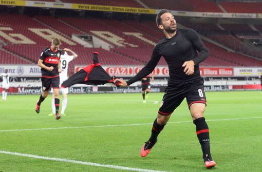 Emotionaler Moment: Gonzalo Castro trifft im Zweitligaspiel des VfB Stuttgart gegen den Hamburger SV. Foto: Baumann/Hansjürgen Britsch