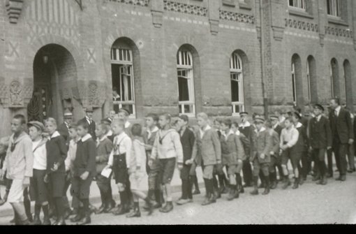 Jungscharler beim Jahresfest 1918 vor dem alten CVJM-Gebäude in der Furtbachstraße Foto: CVJM Stuttgart