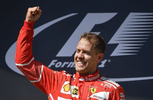 Beim Grand Prix von Ungarn am 30.7.2017 jubelte Sebastian Vettel vom Team Scuderia Ferrari auf dem Siegerpodest. Foto: AP