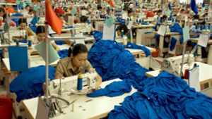Das neue Textilsiegel Grüner Knopf soll faire Arbeitsbedingungen garantieren. Foto: epd