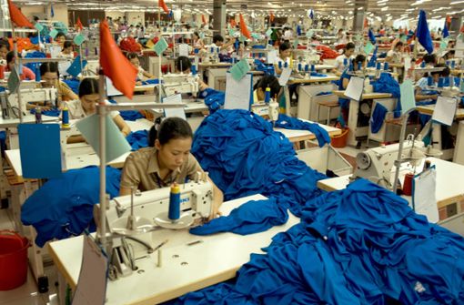 Das neue Textilsiegel Grüner Knopf soll faire Arbeitsbedingungen garantieren. Foto: epd
